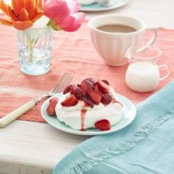 Pavoloas with Strawberries